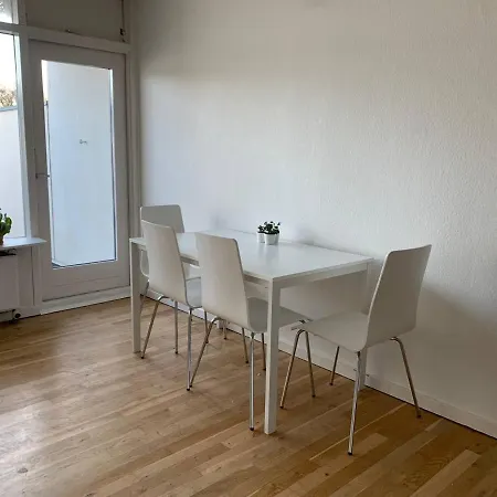 Whole Second Floor In Townhouse